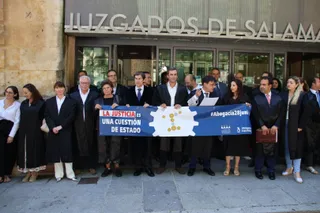 Abogados salmantinos se concentran ante los juzgados para que se reactive la Justicia tras meses de huelgas