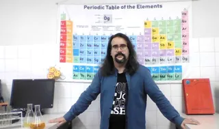 Sergio Fuentes en el laboratorio de la Facultad de Educación y Turismo de Ávila donde imparte clases.