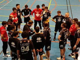 BM Salamanca en su partido en Luanco