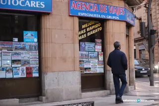 Una agencia de viajes en Salamanca - Archivo