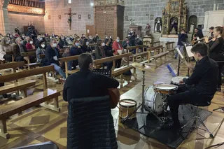 Decenas de personas han acudido a la Gala bénefica a favor de La Palma en Macotera