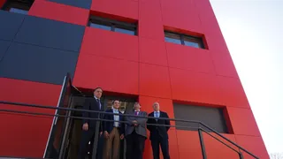 Carlos García Carbayo, y el presidente de Air Institute, Juan Manuel Corchado, firman el acuerdo de cesión del Centro de IoT e Inteligencia Artificia (14)