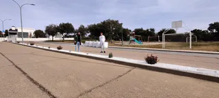 Los usuarios del Programa Mixto de Jardinería y Viverismo de Carrascal de Barregas mejoran el aspecto de la urbanización San Bárbara