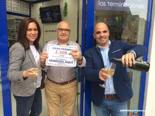 Los Manolos lotería