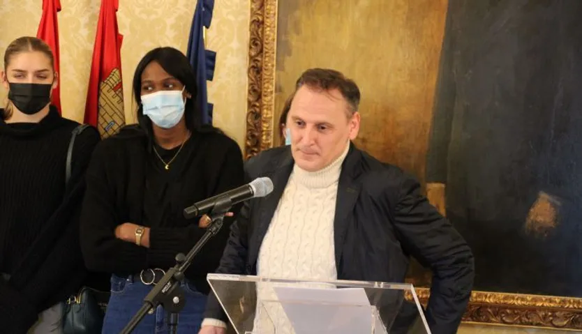 GALERÍA | Recepción en el Ayuntamiento a Perfumerías Avenida por la Copa de la Reina 2022