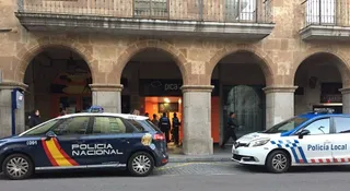Joven con una mano atrapada en la Gran Vía