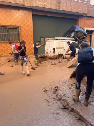 Salmantinos ayudando por la DANA en Valencia y Albacete con recogidas de alimentos
