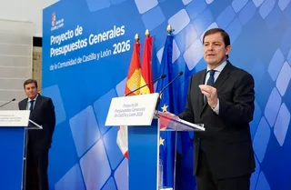 El presidente de la Junta, Alfonso Fernández Mañueco durante la rueda de prensa para presentar el proyecto de ley de los presupuestos generales para 2026 | LETICIA PEREZ/ICAL