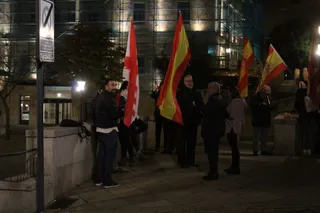 Tímida protesta contra el gobierno de Pedro Sánchez a las puertas del PSOE en Salamanca
