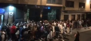 Así se encontraba la puerta de esta discoteca esta pasada madrugada