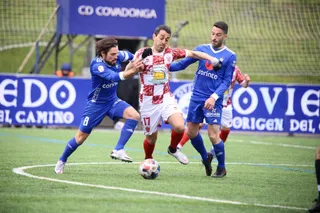 El Guijuelo regala dos penaltis en el tramo final al Covadonga y dice adiós a las opciones de salvación (3-3)