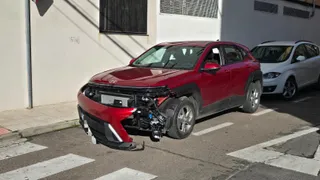 Un varón herido al colisionar su coche contra una farola en Salamanca capital