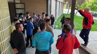 Un momento de la reunión en el Merca rural con las personas interesadas en formar parte de la Banda de la Hermandad