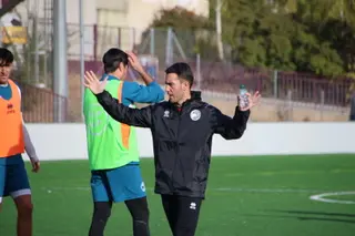Javi Medina, en un entrenamiento de Unionistas.