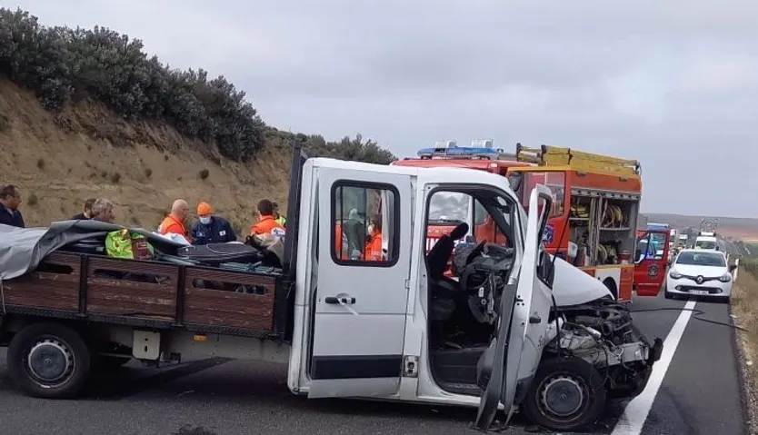 Dos heridos graves tras quedar atrapados en un accidente en la A-62, en Zamora. FOTO Z24H.