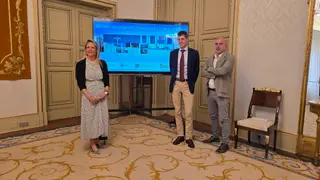 La concejala de Medio Ambiente, María José Coca, presenta el proyecto de mejora del confort térmico del Centro Municipal Integrado Julián Sánchez ‘El Charro’ | Andrea Mateos