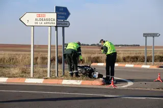 Herido un motorista al colisionar contra una furgoneta en Calzada de Valdunciel