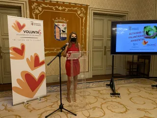 Almudena Parres, ha presentado hoy la actividad de recogida de residuos y sensibilización medioambiental.