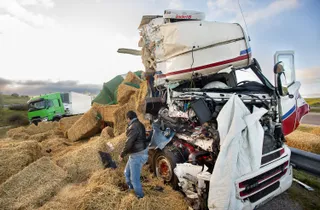 Atrapado el conductor de un camión tras colisionar con otro en la A 62, a la altura de Ciudad Rodrigo | Foto Vicente ICAL