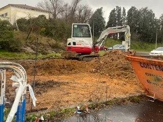 Máquinas preparando el terreno para la instalación de las oficinas de cantera de Unionistas | FOTO SALAMANCA24HORAS.COM