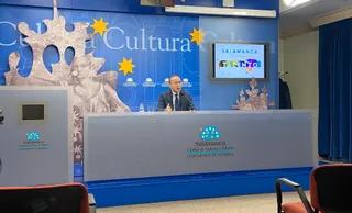 Luis Sánchez, concejal de Educación, presentando en programa de Fomento y Retención del Talento