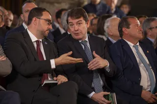 Mañueco junto al presidente del Principado de Asturias, Adrián Barbón