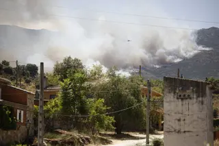 Incendio entre Navaluenga y Burgohondo