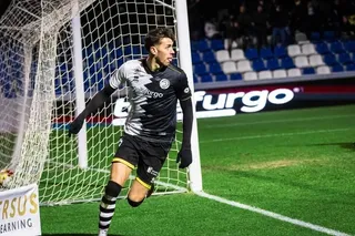 Gastón Valles celebra el 1-0 ante el Cacereño | FOTO MATEO GJ