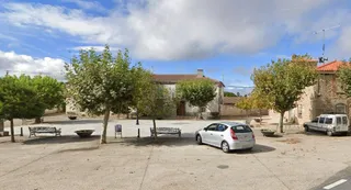 Gallegos de Solmirón, Ayuntamiento y consultorio médico en la plaza