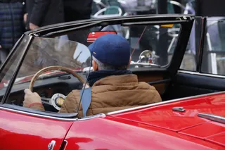 Un hombre montado en un coche. Foto de archivo SALAMANCA24HORAS.COM