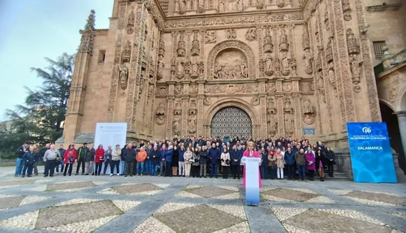 María Isabel Sánchez, alcaldesa de Calzada de Don Diego en la lectura del manifiesto por la igualdad de los españoles