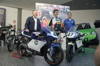 El Museo de la Automoción recibe al joven piloto de motociclismo salmantino Sergio Verdugo