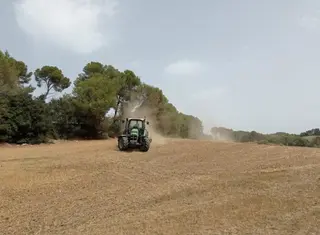 Imagen De Un Agricultor Con El Tractor En El Campo. Asaja