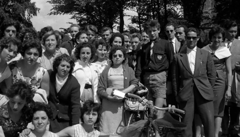 Mujeres en Westfalia en 1959 - Carlos Muñoz Álvarez