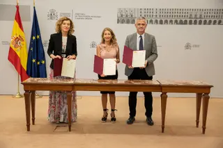 Junta y Gobierno formalizan el convenio para la ejecución del Plan de Vivienda