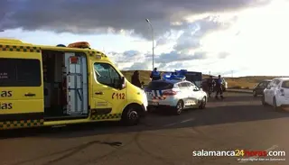 Herido un camionero en la rotonda junto al cementerio donde falleció un motorista hace un mes