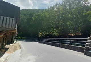 Un incendio afecta a tres viviendas de un mismo edificio en Valdefrancos