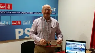 Javier Garrido repartirá en el mercadillo la tarjeta Tú aportas