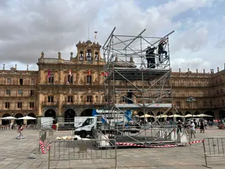 Montaje del escenario para la quinta edición del Festival Internacional de Folclore