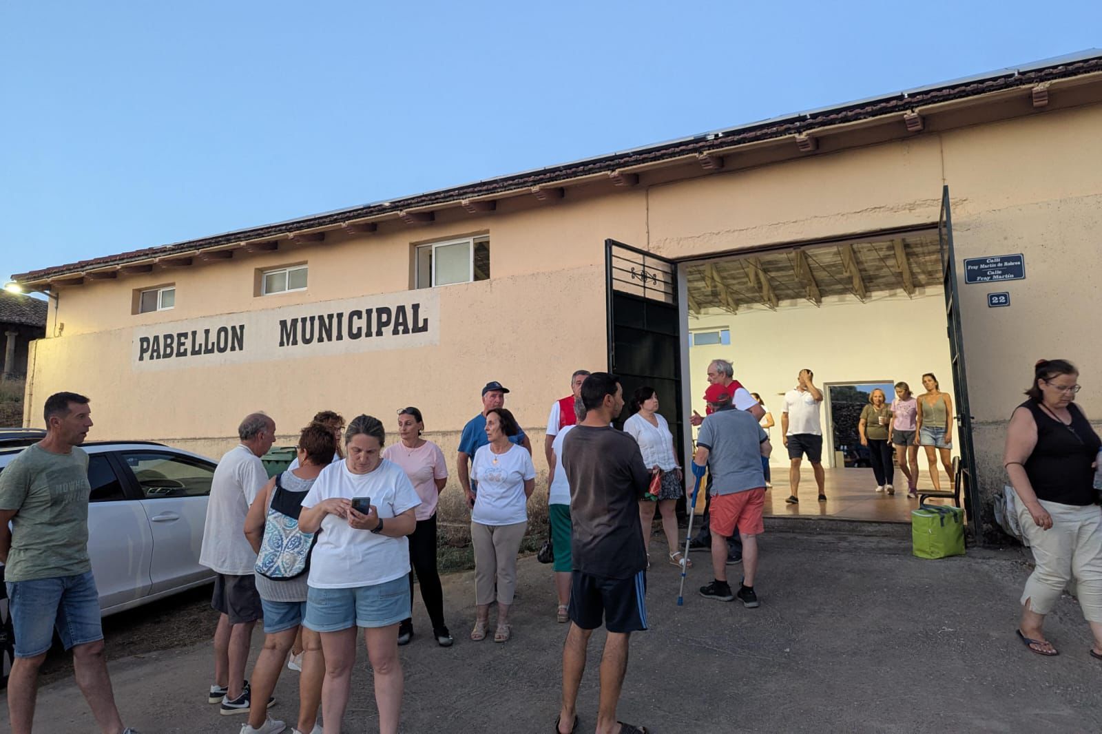 Los evacuados por el incendio de El Payo llegan a Robleda
