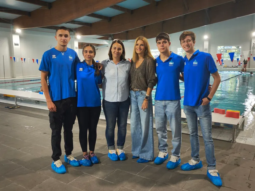 Club Acuático de Salamanca, con María Ferón y Almudena Parres en la piscina de La Alamedilla