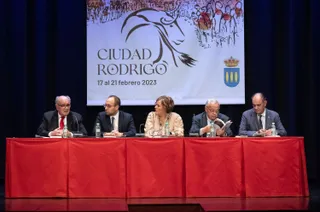 Ciudad Rodrigo presenta el libro 'El Carnaval del toro mirobrigense desde la tradición'. ICAL