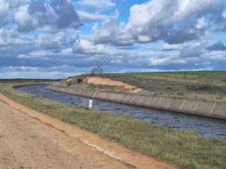 Canal preparado para el riego en Salamanca 