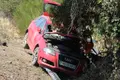 Los Bomberos excarcelan a una mujer tras el choque de una hormigonera y un coche en la carretera de Ledesma 