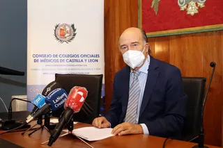 El presidente del Colegio de Médicos de Castilla y León espera que la Junta pueda justificar el estado de alarma creado en todo el país al parar la vacunación con AstraZeneca