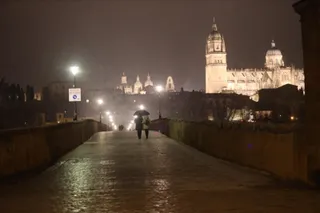 Salamanca de noche. Foto de archivo