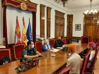 La subdelegada del Gobierno mantiene un encuentro con el colectivo LGTBI “Iguales”
