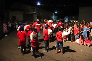 Fiestas en Valdelosa: desfile de peñas