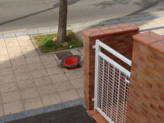 Cono bocabajo tapando el agujero