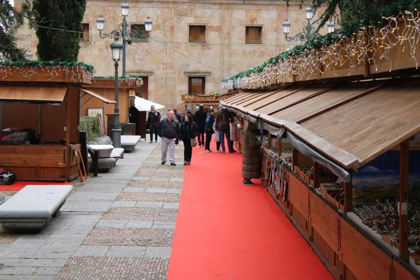 Mercado navideño en la plaza de Anaya